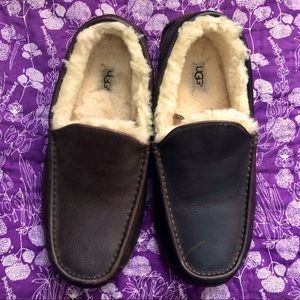 UGG Men’s Leather Ascot Slippers in China Tea